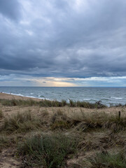 burzowe chmury nad wybrzeżem Morza Bałtyckiego