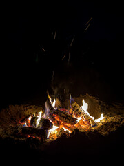 dogasające ognisko na plaży  © Kamil_k2p