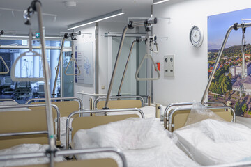 Transportable beds for sick and non-ambulatory patients in the hospital. Devices for transporting seriously ill and incapacitated people.