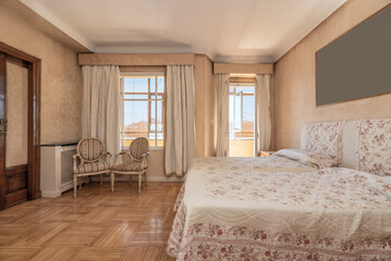 comfortable retro rug and lace curtains to complete the ambiance.