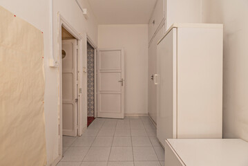 comfortable retro rug and lace curtains to complete the ambiance. 2