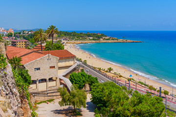 Naklejka premium Charming Tarragona Beach with Coastal Path and Buildings