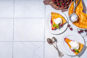 Cherry pie with vanilla ice cream