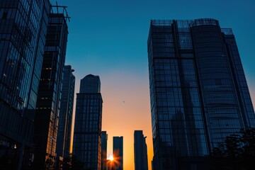 Obraz premium Silhouette of skyscrapers to sunset