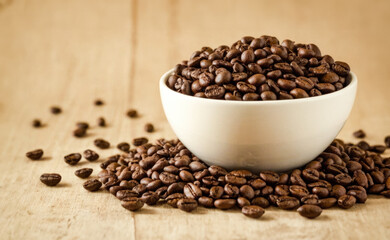 Fototapeta premium Bowl of Coffee Beans on Wooden Surface