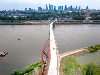 Warszawa, panorama miasta. Kładka pieszo - rowerowa.