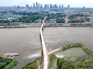 Warszawa, panorama miasta. Kładka pieszo - rowerowa.