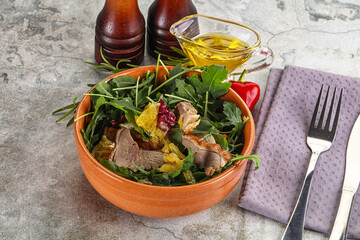 Salad with roasted duck and orange