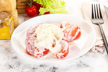 Salad with sliced tomato and stracciatella