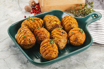 Baked baby potato with thyme