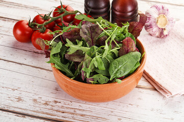 Mix salad in the bowl