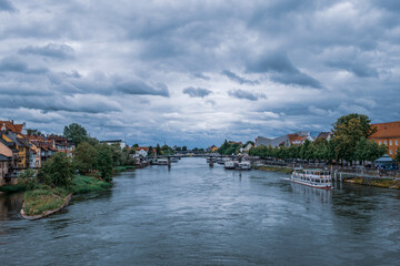 Obraz premium Panoramic view of Regensburg's old town on the Danube in Germany.