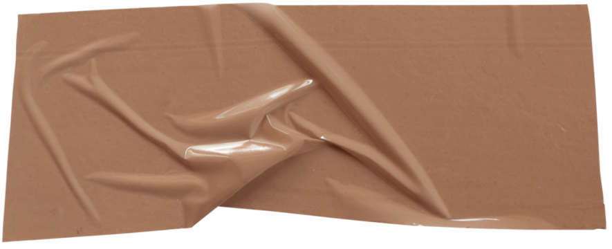 Fita colante amassada, dobrada, com rugas. Fita marrom  com fundo transparente. 