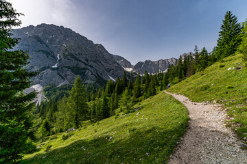 Obraz premium Mountain tour to the Vorderer Drachenkopf in the Mieminger mountains in Ehrwald