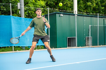 Professional male tennis player playing the tennis on outside court © dtatiana