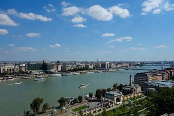 Obraz premium Budapest, Hungary's capital city, sits on the Danube River in Eastern Europe