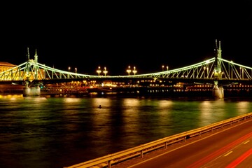 Obraz premium Budapest, Hungary's capital city, sits on the Danube River in Eastern Europe