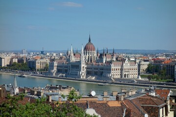 Obraz premium Budapest, Hungary's capital city, sits on the Danube River in Eastern Europe