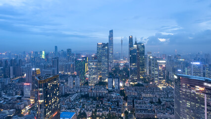 Obraz premium Stunning Evening Skyline of a Modern City Illuminated by City Lights