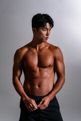 Fototapeta premium 素晴らしい肉体をしたアジア男性のフィットネスイメージ