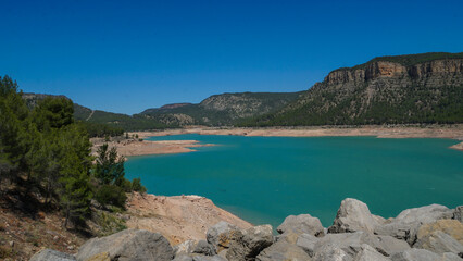 Obraz premium Pantano embalse Arenoso, en Montanejos , vista panorámica de la presa
