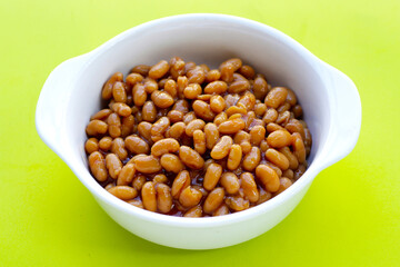 Baked beans in tomato sauce