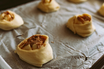 bake craft rolls with cinnamon and sugar