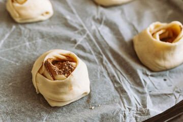 bake craft rolls with cinnamon and sugar