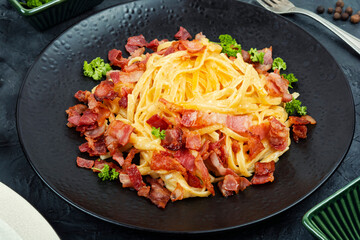 pasta, spaghetti carbonara.
