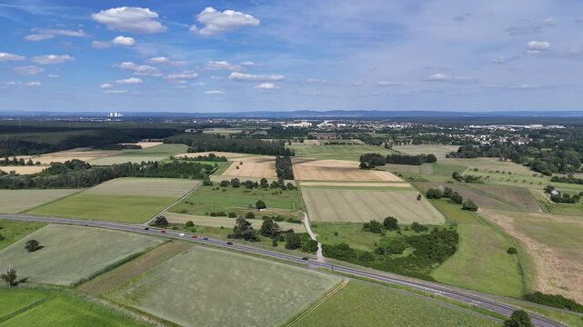 Flug &uuml;ber Felder
