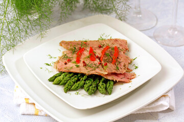 Tuna with asparagus.