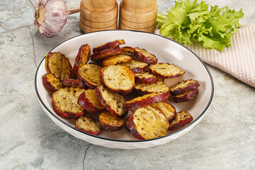 Baked red batat slices with herbs