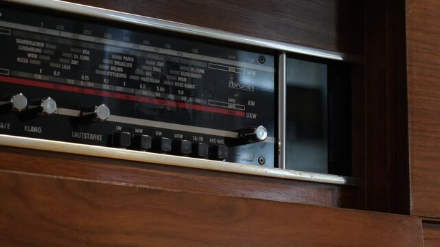 vintage radio, retro radio, old music machine