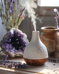 Diffuseur d'huile essentielle avec lavande et améthyste sur une table