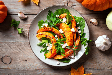 Autumn salad with grilled pumpkin, feta cheese