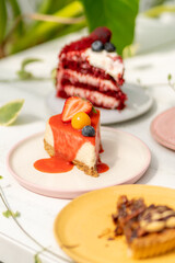 cheesecake with berries