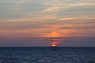 romantscher Sonnenuntergang am Atlantik in Fecamp - romantic sunset on the Atlantic in Fecamp