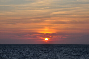 romantscher Sonnenuntergang am Atlantik in Fecamp - romantic sunset on the Atlantic in Fecamp