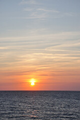 Obraz premium romantscher Sonnenuntergang am Atlantik in Fecamp - romantic sunset on the Atlantic in Fecamp