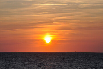 romantscher Sonnenuntergang am Atlantik in Fecamp - romantic sunset on the Atlantic in Fecamp