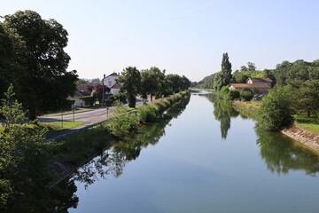 Le canal de l'Est, ville de Commercy, département de la Meuse, France