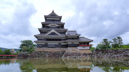 Naklejka premium 松本城天守閣（夏曇天）8