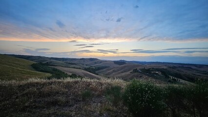 Obraz premium tramonto sulle colline della toscana