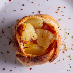 Empanadas canastitas comida de roticería y pizzería de: cebolla, cheddar, maíz, humita, queso, roquefort, muzzarella, salchicha, morrón, acituna, panceta, piña, ananá, pesto, moztaza, carne, pollo,