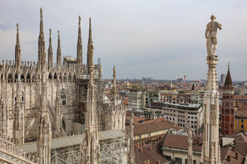 Sculptures et décorations sur le toit du Duomo de Milan