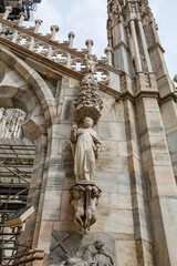 Sculptures et décorations sur le toit du Duomo de Milan