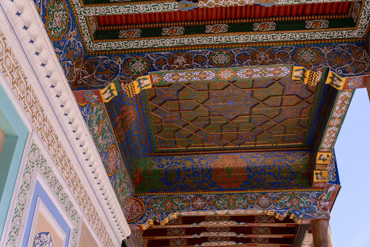 The ceiling of a building is decorated with intricate designs