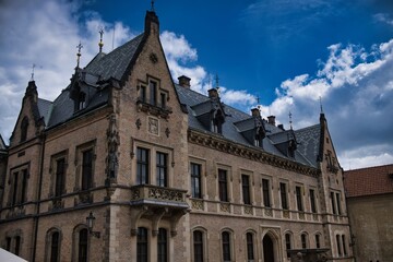 Obraz premium Beautifully detailed historic building with a gothic architectural style in Prague