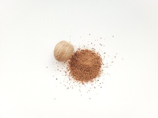 Nutmeg seed and powder portion.