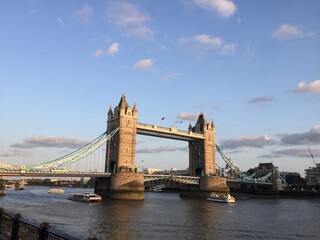 Obraz premium Tower Bridge over River Thames in London, Britian
